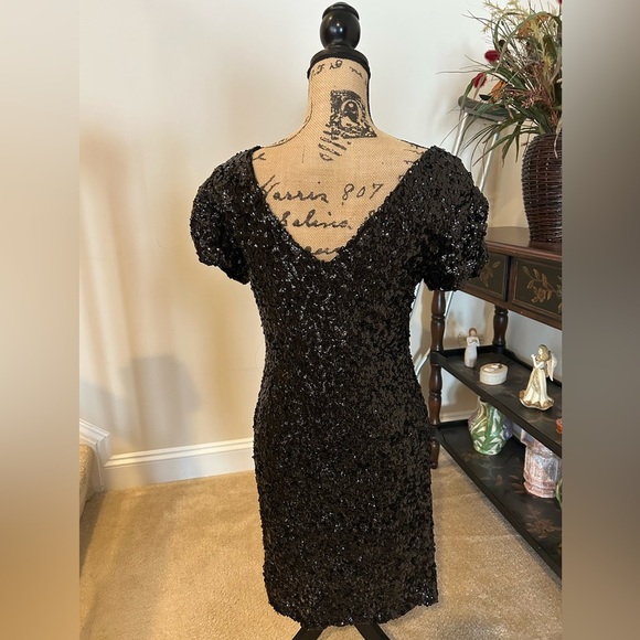 Ana-Kaci dress - Picture 7 of 9